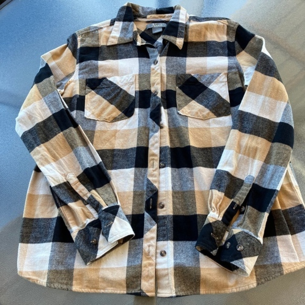 Women's flannel. New. M fits like S. Like New